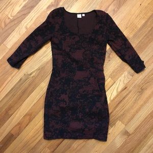 Cute fitted dress with pockets!